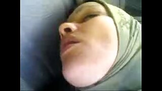 arab sexy bitch fucking in car